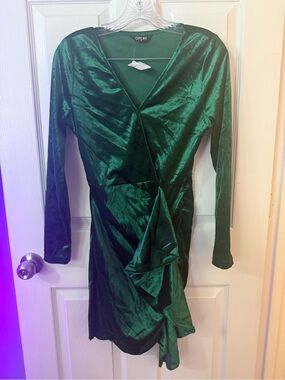 chic Deep Green Velvet Wrap-Style Long Sleeve Dress